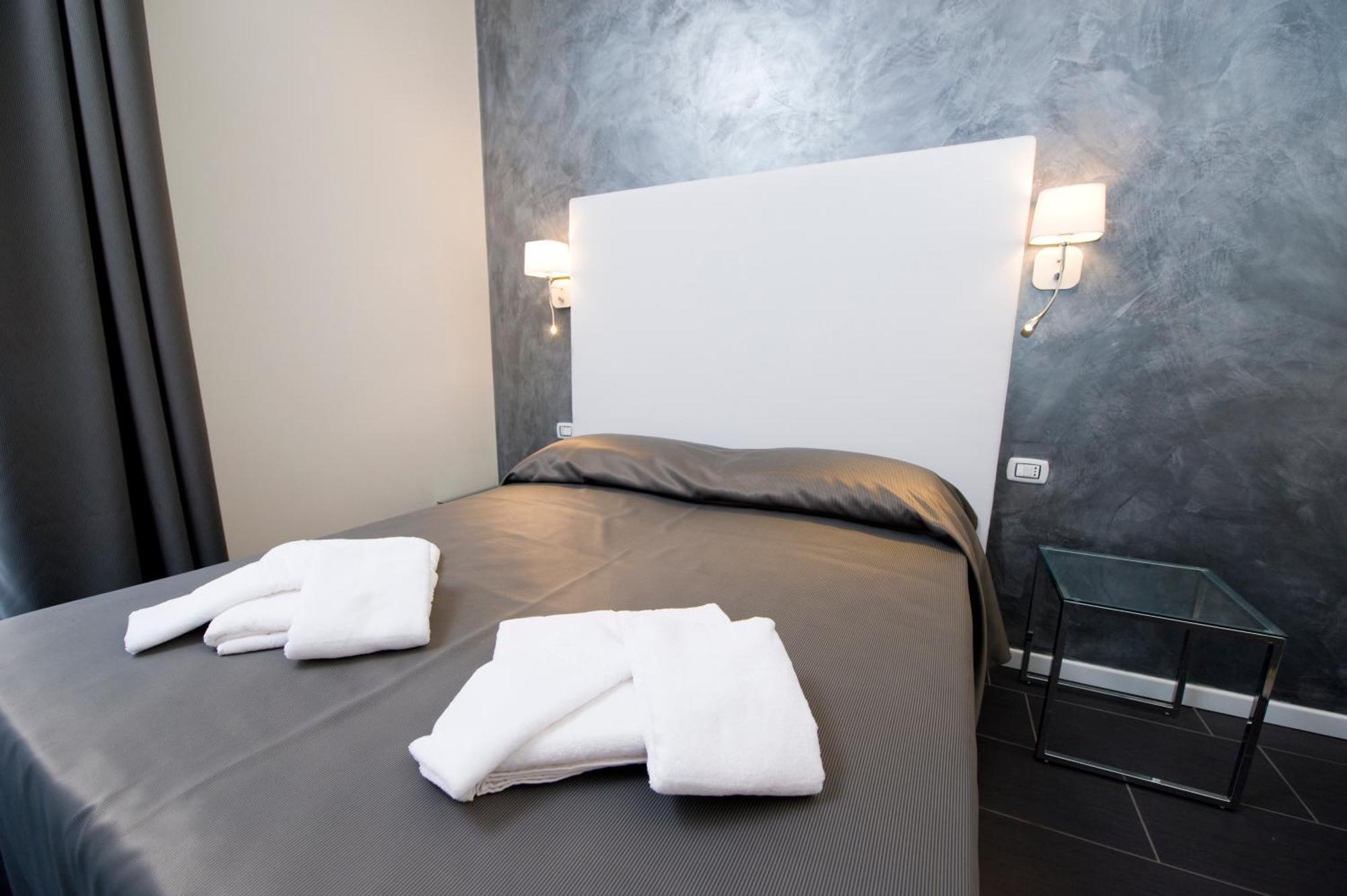 Grey&White Hotel Roma Quarto foto