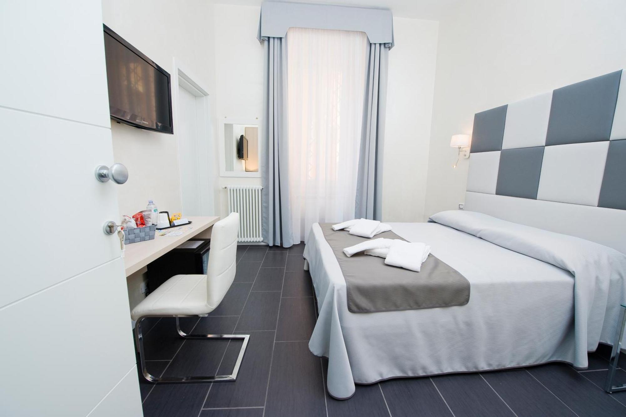 Grey&White Hotel Roma Quarto foto