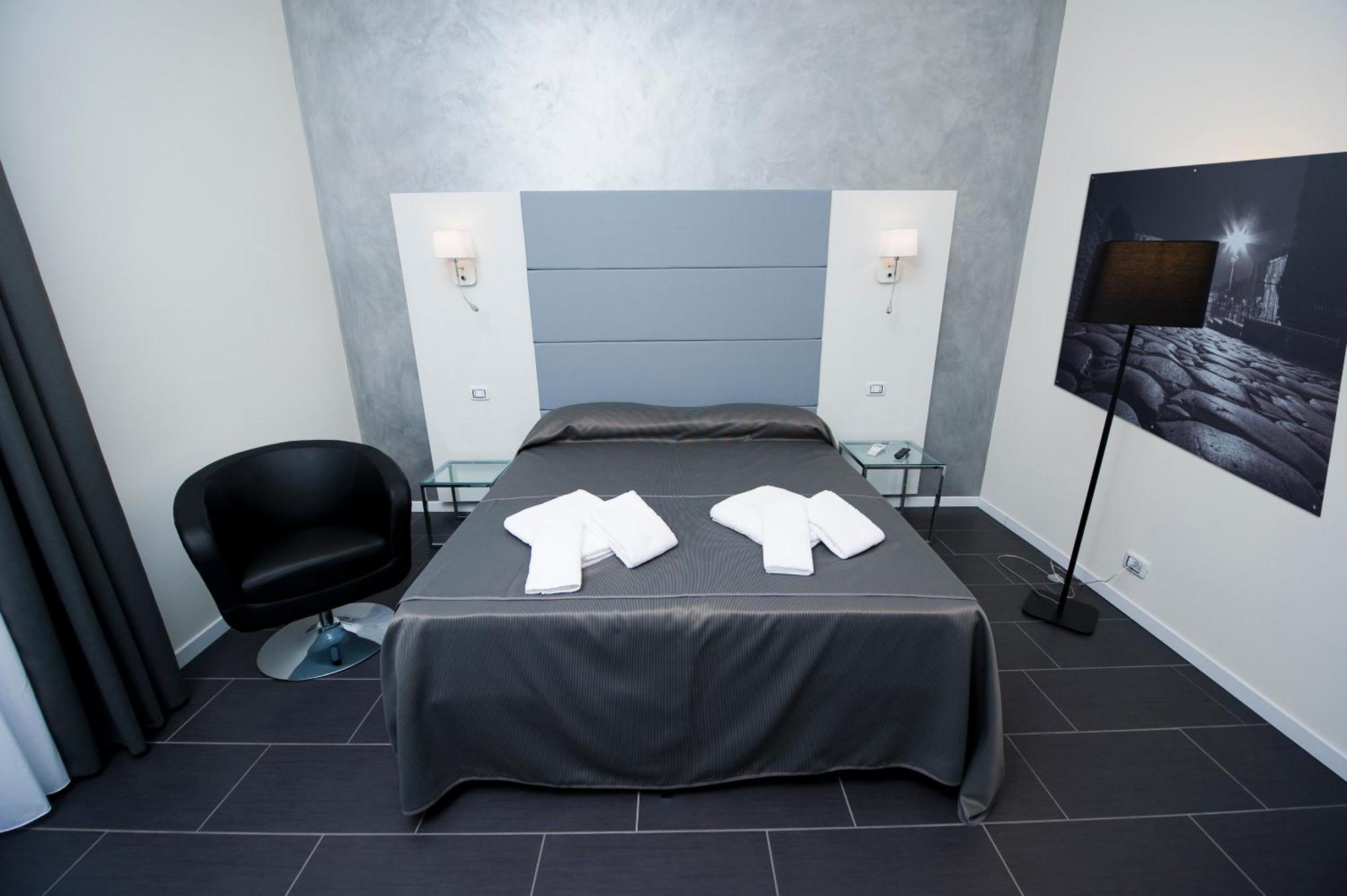 Grey&White Hotel Roma Quarto foto