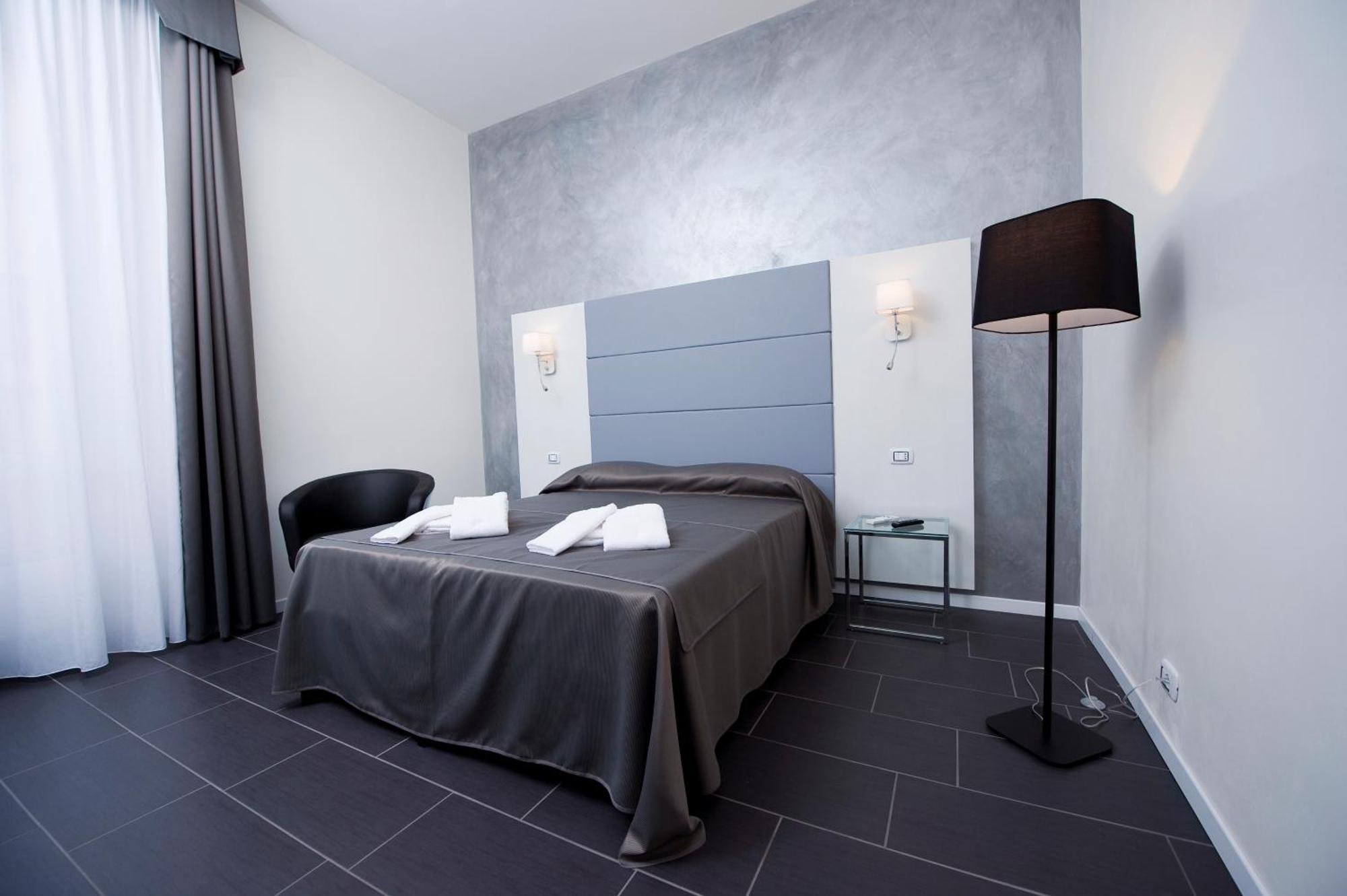 Grey&White Hotel Roma Quarto foto