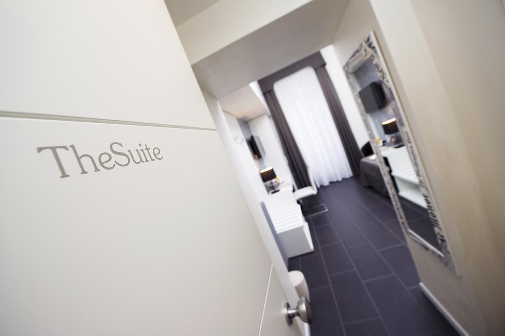Grey&White Hotel Roma Quarto foto
